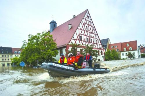 6 ��3 �գ���������(y��n)�غ��(z��i)�ĵ��|�����и����R����Ԯ�ˆTʹ�þ��������������D(zhu��n)����